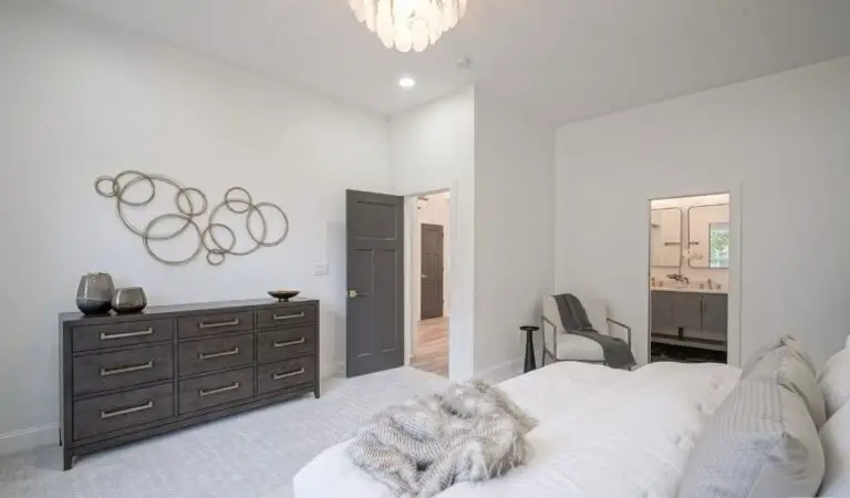 Bedroom Recently painted in white by Altavista PAinting Pro