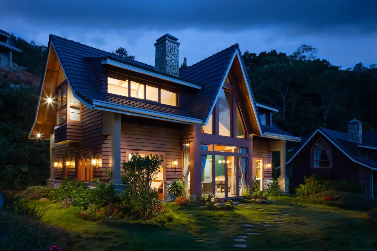 Beautiful house exterior paint colors boosting curb appeal in Indiana